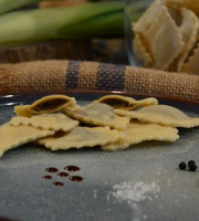 Maison Dejorges - Ravioli fondue de poireaux et porc caramélisé au miel - 3/4 pers