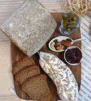 Maison Marie SEVERAC - Planche Bès (B): Fromage Salerac avec Saucisson de boeuf sans nitrites