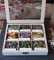 Les Viandes du Forez - Coffret de Noël bois vitré assortiment de 9 plantes sauvages séchées  bio