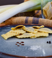 Maison Dejorges - Ravioli fondue de poireaux et porc caramélisé au miel - 6 pers