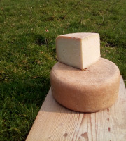 La ferme Lassalle - Fromage de Brebis AOP Ossau-Iraty Fermier d'Estive - le quart de 1kg