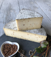 Les Fermes Vaumadeuc - Tomme au Sarrasin- Au lait cru entier de vache- affinage 2 mois- 420g