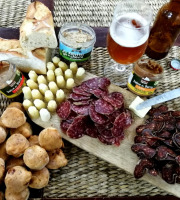 Ferme du caroire - Panier Apéro Dînatoire autour du chèvre en fromage et charcuterie!