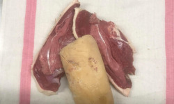 Des Poules et des Vignes à Bourgueil - 1 foie gras cru entier  non déveiné  de canard 500 gr et 2 cuisses de canette grasse