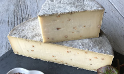 Les Fermes Vaumadeuc - Tomme au Sarrasin- Au lait cru entier de vache-Affinage 2 mois - 1700g