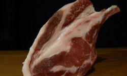 Domaine du Catié - Carré côtes premières de porc Mangalica 1,1kg maturée 21j