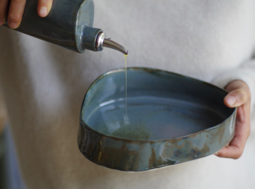 Atelier Eva Dejeanty - Service de Vaisselle en Céramique (grès) : Huilier et Plat (assiette Creuse) modèle Cellule