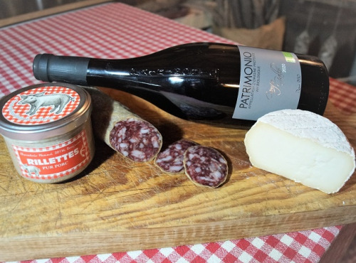 Charcuterie Mannei - Apéro au Porc Noir Corse, Patrimonio rouge et Fromage de Brebis au lait cru