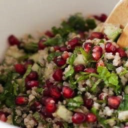 Graines Précieuses - Salade de quinoa aux grenades, parfumé de menthe fraîche et de citron jaune