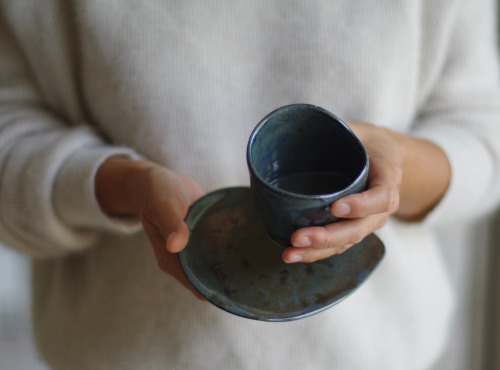 Atelier Eva Dejeanty - Service de Vaisselle en Céramique (Grès) : 4 Tasses et Sous-Tasses Modèle Cellule Taille XS