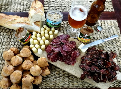 Ferme du caroire - Panier Apéro Dînatoire autour du chèvre en fromage et charcuterie!