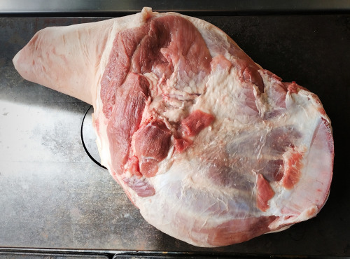 Elevage " Le Meilleur Cochon Du Monde" - Epaule de Porc entière Duroc- 9kg