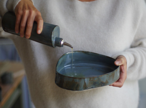 Atelier Eva Dejeanty - Service de Vaisselle en Céramique (grès) : Huilier et Plat (assiette Creuse) modèle Cellule