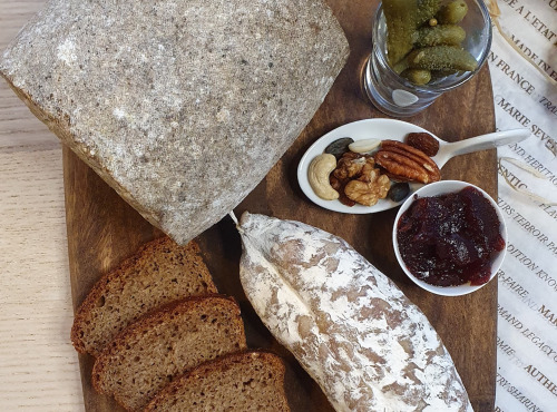 Maison Marie SEVERAC - Planche Bès (B): Fromage Salerac avec Saucisson de boeuf sans nitrites