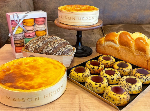 Boulangerie Maison Héron père et filles - Le panier Normand: gâteaux, pain à partager