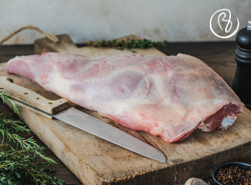 Maison BAYLE   -                                                                                                                                       Champions du Monde de boucherie 2016 - Gigot d'agneau manche et selle 2,5kg