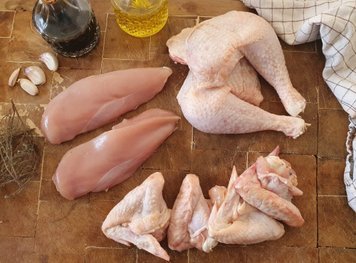 EARL Plumes et Laines - Colis Découverte 1 Poulet, 4 Blancs, 4 Cuisses, 8 Ailes, 1 tranche de terrine de volailles maison