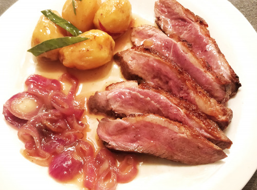 Aquaprawna Traiteur - Magret De Canard Au Miel, Vin Blanc Et Oignons Rouges