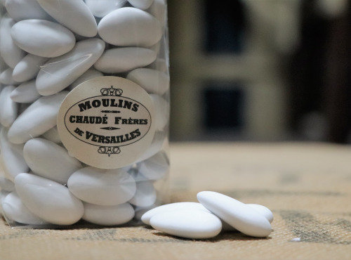 Moulins de Versailles - Dragées blanches aux amandes catalanes - 250g