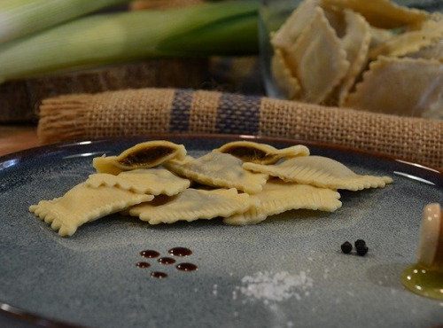 Maison Dejorges - Ravioli fondue de poireaux et porc caramélisé au miel - 1/2 pers