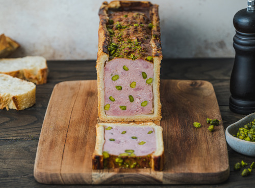 Maison BAYLE   -                                                                                                                                       Champions du Monde de boucherie 2016 - Paté en croûte de porc aux pistaches - 2 tranches