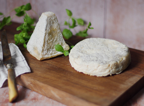 Ferme du caroire - Plateau de Fromages Pyramide Crémeuse + Pavé Crémeux