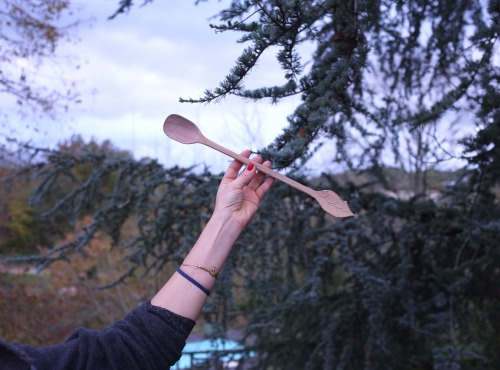 Maison Louve - Cuillère en Noyer avec Long Manche Feuille - Pièce Unique