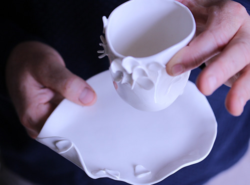 Atelier Eva Dejeanty - Sous-tasse ou petite assiette en porcelaine Eclosion