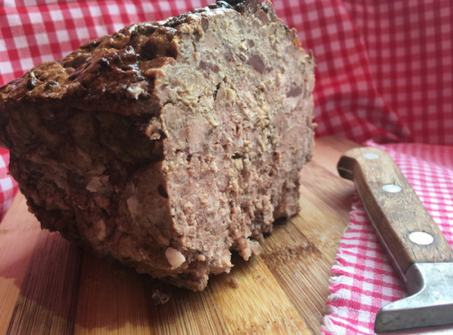 La Ferme de Cintrat - Terrine de pâté de campagne tranchée